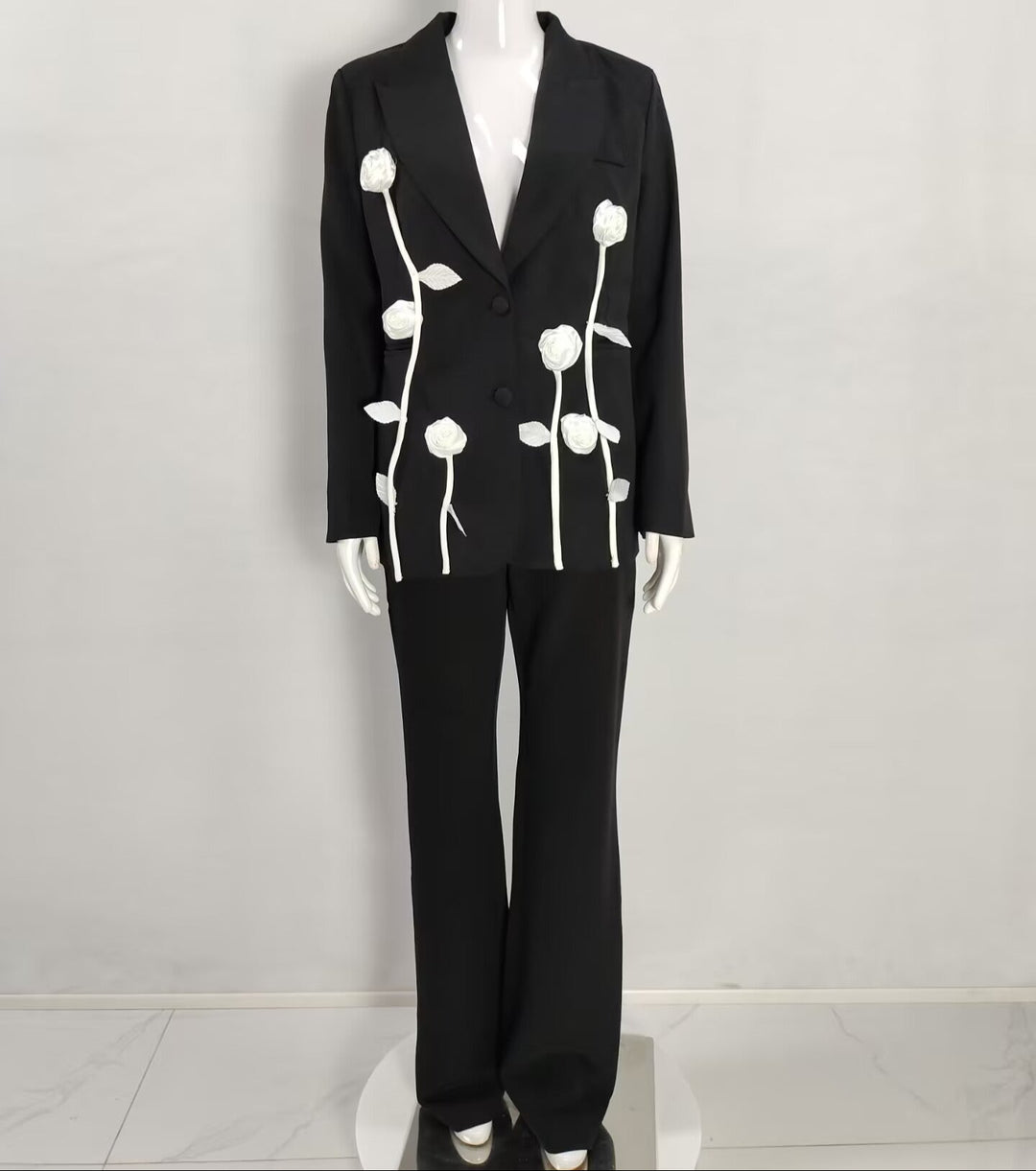 Halo-Mae Minimalist Boxy Floral Applique Blazer Set - Hot fashionista