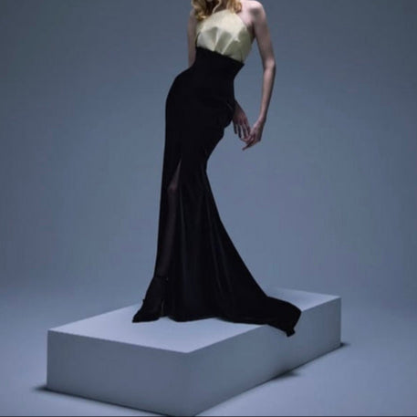 Hot Fashionista - Women's Online Fashion Dress | Brinley Pointed Neckline High Waisted Skirt Maxi Dress