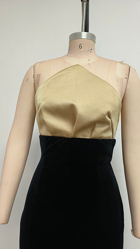 Hot Fashionista - Women's Online Fashion Dress | Brinley Pointed Neckline High Waisted Skirt Maxi Dress