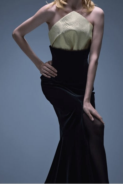 Hot Fashionista - Women's Online Fashion Dress | Brinley Pointed Neckline High Waisted Skirt Maxi Dress