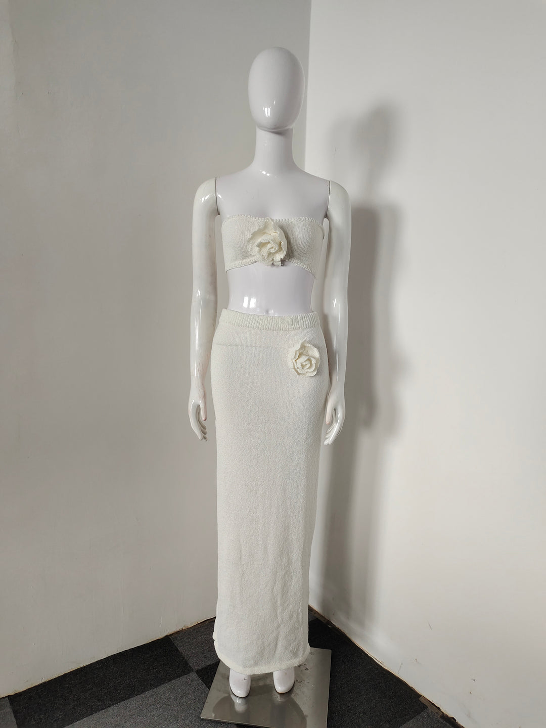 Kenna Floral Bustier Crop Top + Maxi Skirt - Hot fashionista