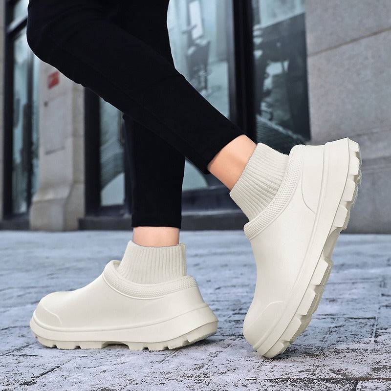 Rainshoes for women. Wearing waterproof and anti slip thick soled chef shoes for labor protection. Wholesale of autumn and winter plush men's shoes. Men's water shoes - Hot fashionista