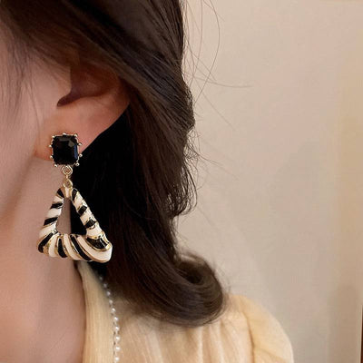 925 Silver Needle Set Diamond Hollow Geometry Black and White Stripe Earrings Earrings Vintage Triangle Earrings Personalized Earrings - Hot fashionista