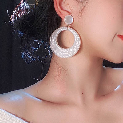 French retro cool style earrings S925 silver needle trendy exaggerated large ring earrings female acrylic art design - Hot fashionista