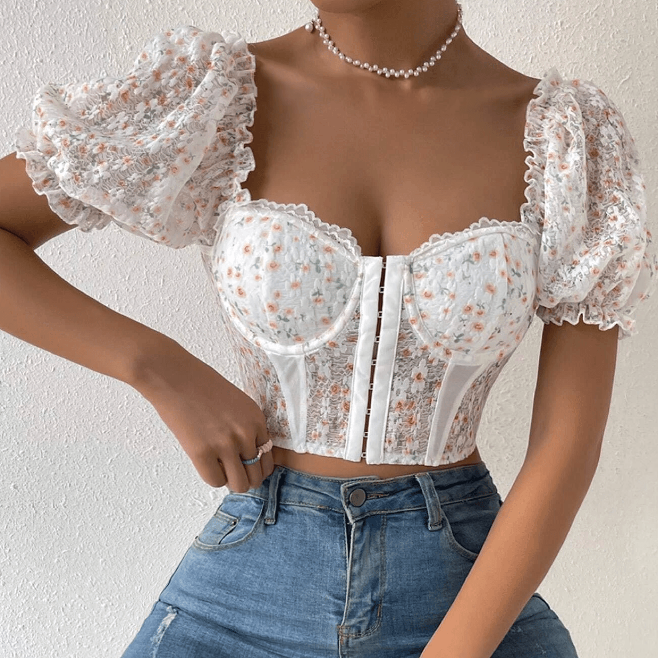 Cassie Sweetheart Floral Hook And Eye Crop Top - Hot fashionista
